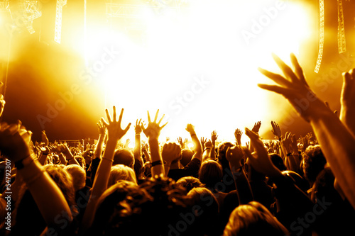 Photo: Jubelnde Konzertbesucher auf Rock-Konzert Jubelnde Konzertbesucher auf Rock-Konzert