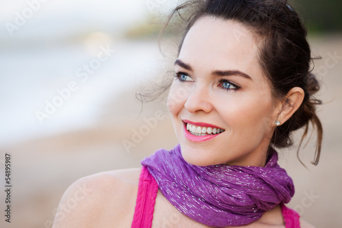Photo: Close-up portrait of beautiful woman Close-up portrait of beautiful woman