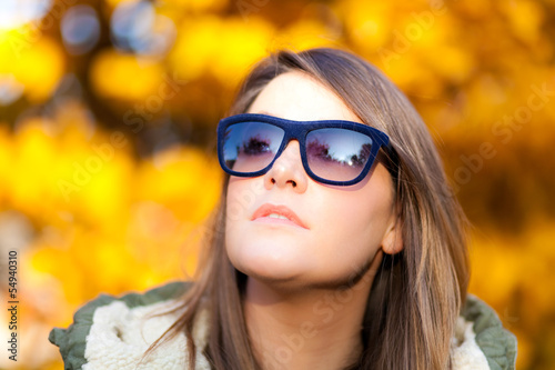 Photo: Cute girl in an autumnal environment Cute girl in an autumnal environment