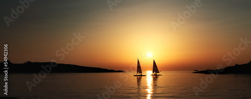 Photo: Voiliers au crépuscule à Perros-Guirec, Bretagne. Voiliers au crépuscule à Perros-Guirec, Bretagne.