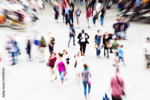 Photo: Menschen unterwegs mit Zoom-Effekt Menschen unterwegs mit Zoom-Effekt