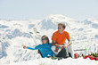 Foto: Österreich, Salzburg Land, Altenmarkt-Zauchensee, Paar mittleren Alters auf Skiern im Winter Österreich, Salzburg Land, Altenmarkt-Zauchensee, Paar mittleren Alters auf Skiern im Winter