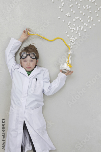 Photo: Junge macht Experiment Junge macht Experiment