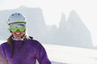 Foto: Italien, Trentino-Alto Adige, Südtirol, Bozen, Seiser Alm, junge Frau mit Skihelm und Skibrille Italien, Trentino-Alto Adige, Südtirol, Bozen, Seiser Alm, junge Frau mit Skihelm und Skibrille