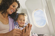 Photo: Deutschland, München, Bayern, Frau und Mädchen mit Handy in der Economy-Klasse Verkehrsflugzeug Deutschland, München, Bayern, Frau und Mädchen mit Handy in der Economy-Klasse Verkehrsflugzeug