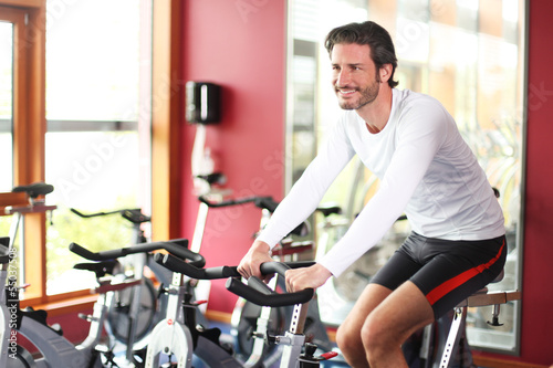 Photo: Mann beim Spinning Mann beim Spinning