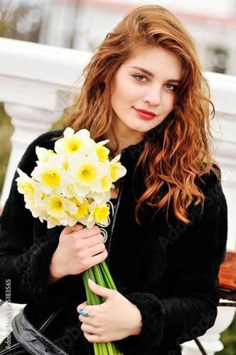 Photo: girl with daffodils girl with daffodils
