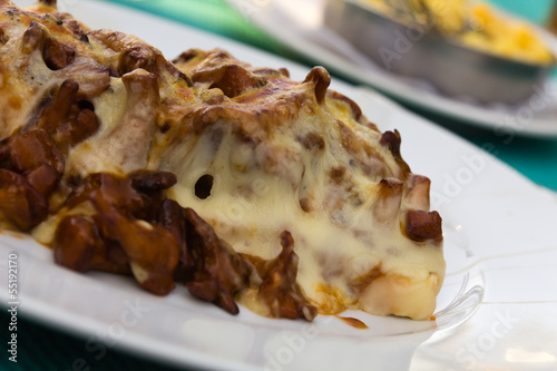 Photo: Kalbsmedaillons auf Toast, mit Käse überbacken Kalbsmedaillons auf Toast, mit Käse überbacken