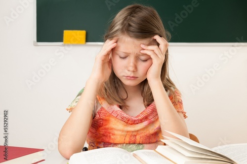 Photo: Übermüdete Schülerin Übermüdete Schülerin