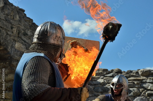 Photo: Ritter kämpfen mit Feuer Ritter kämpfen mit Feuer