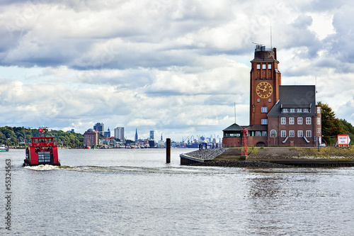 Photo: Lotsenhaus Semannshöft, Einfahrt zum Hafen Hamburg Lotsenhaus Semannshöft, Einfahrt zum Hafen Hamburg