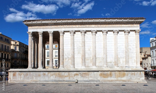 Photo: temple romain "Maison Carrée" à Nîmes temple romain "Maison Carrée" à Nîmes