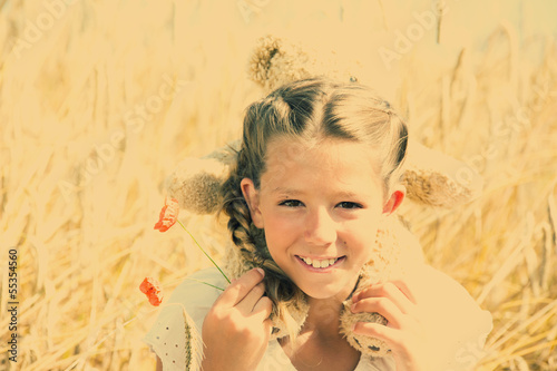 Photo: kind mit kuscheltier kind mit kuscheltier