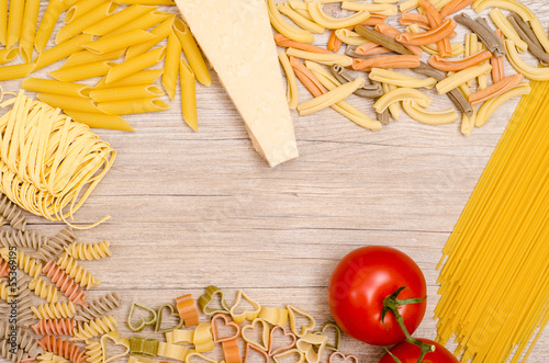 Photo: Verschiedene Pasta mit Tomate und Parmesan Verschiedene Pasta mit Tomate und Parmesan