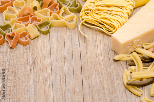 Photo: Pasta und Parmesan mit Textfreiraum für Werbung Pasta und Parmesan mit Textfreiraum für Werbung