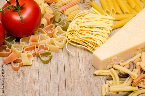Photo: Verschiedene Pasta, Pecorino und Tomate Verschiedene Pasta, Pecorino und Tomate