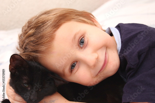 Photo: Kind mit Haustier Kind mit Haustier
