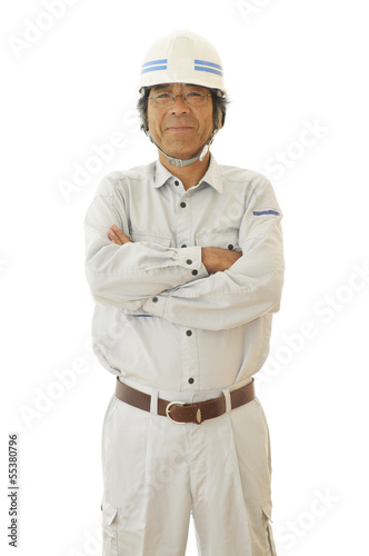 Photo: 腕組みをする男性作業員 腕組みをする男性作業員