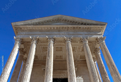 Photo: temple romain "Maison Carrée" à Nîmes temple romain "Maison Carrée" à Nîmes