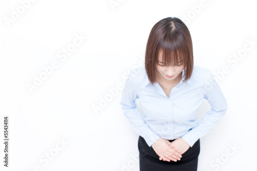 Photo: おじぎをする女性 おじぎをする女性