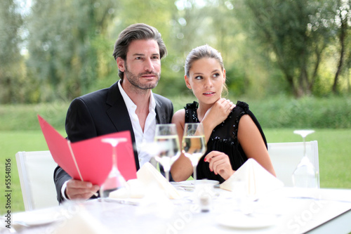 Photo: junges Paar im Restaurant junges Paar im Restaurant