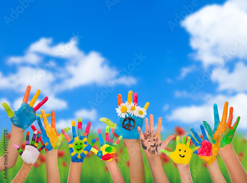 Photo: bunte kinderhände bunte kinderhände