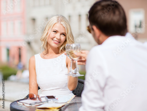 Photo: couple drinking wine in cafe couple drinking wine in cafe
