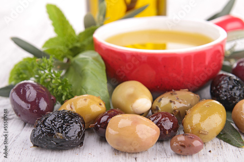 Photo: cooking oil and olive cooking oil and olive