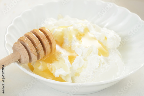 Photo: yogurt con miele yogurt con miele