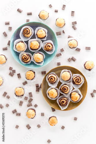 Photo: Vegan Macaroons - overhead Vegan Macaroons - overhead