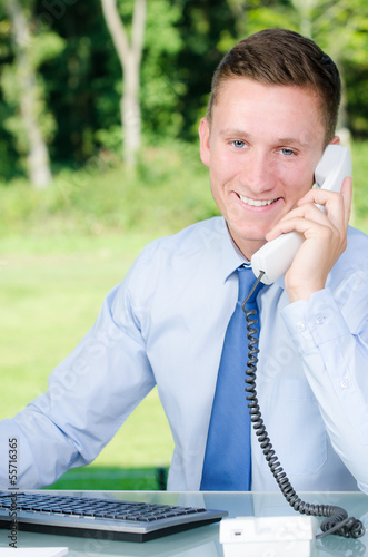 Photo: geschäftsmann am telefon geschäftsmann am telefon