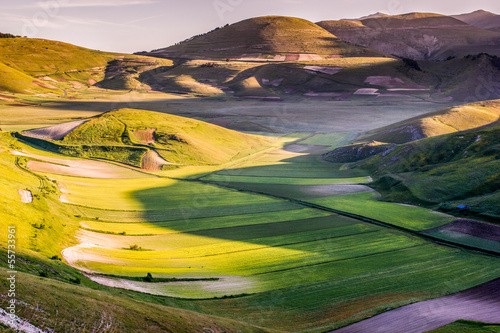 Photo: Colline e valle in Umbria, Italia Colline e valle in Umbria, Italia