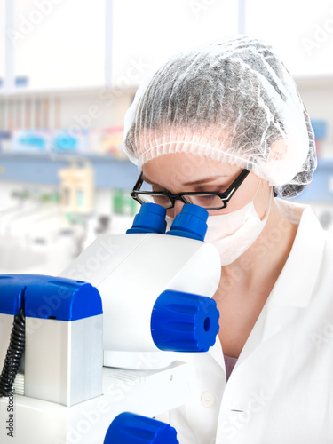 Photo: Microscopist at work Microscopist at work
