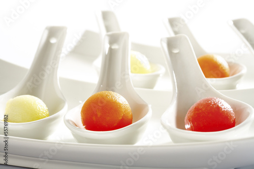 Photo: Melonenkugeln auf Löffeln Melonenkugeln auf Löffeln
