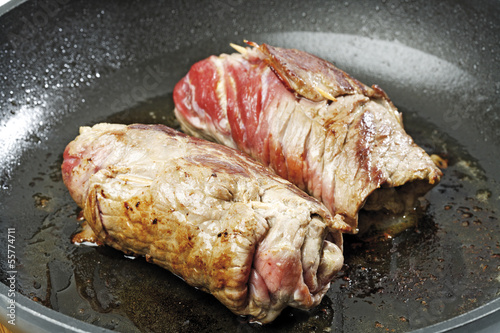 Photo: Roulade in der Pfanne, Nahaufnahme Roulade in der Pfanne, Nahaufnahme