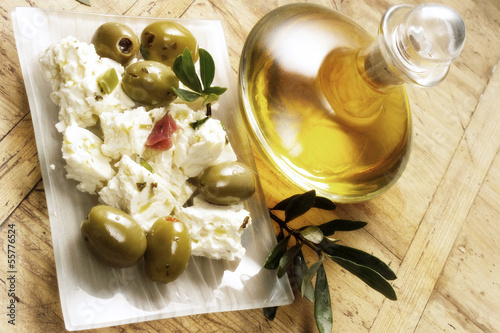 Photo: Feta-Käse und Oliven, erhöhte Ansicht Feta-Käse und Oliven, erhöhte Ansicht