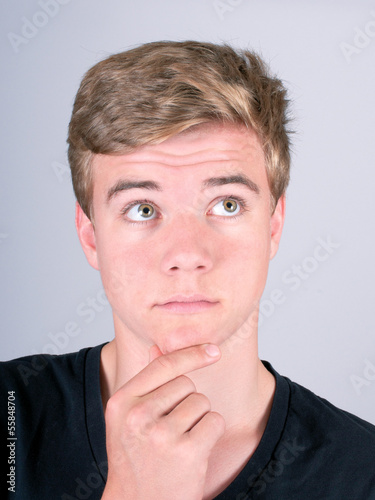 Photo: Nachdenklicher Teenager Nachdenklicher Teenager