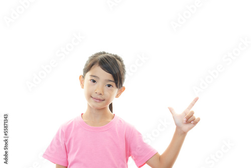 Photo: 指さす笑顔の女の子 指さす笑顔の女の子