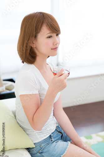 Photo: お茶を飲む女性 お茶を飲む女性