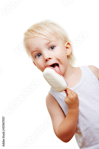 Photo: Kleines Kind mit Eis am Stiel Kleines Kind mit Eis am Stiel