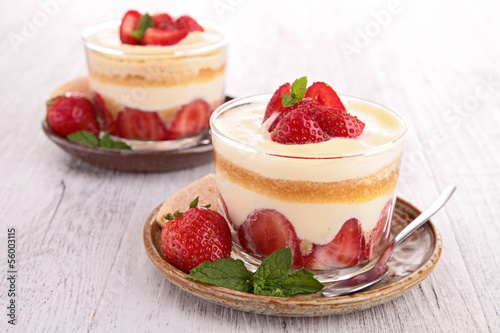 Photo: strawberry tiramisu strawberry tiramisu