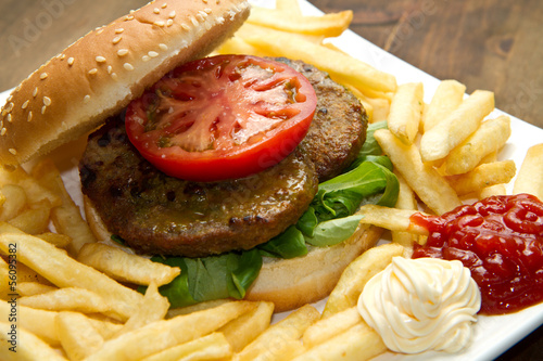 Photo: panino con hamburger panino con hamburger