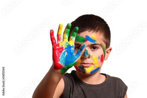 Photo: bambino con mano colorata bambino con mano colorata