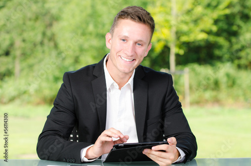 Photo: erfolgreicher berater mit touchpad erfolgreicher berater mit touchpad