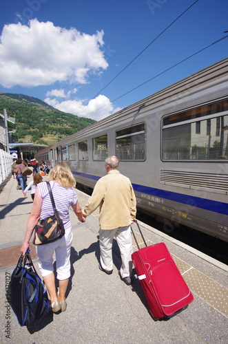 Photo: voyageurs en gare de bourg saint maurice - savoie voyageurs en gare de bourg saint maurice - savoie