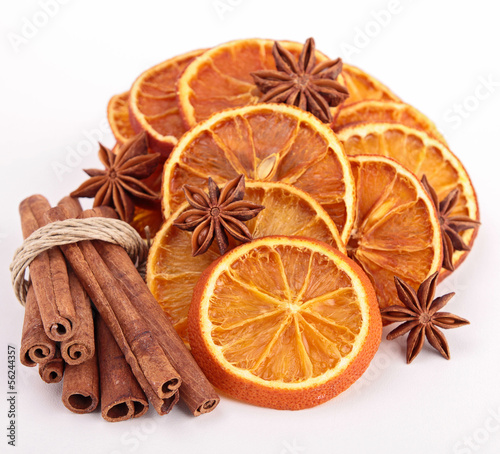 Photo: dried orange sliced with cinnamon and star anise dried orange sliced with cinnamon and star anise