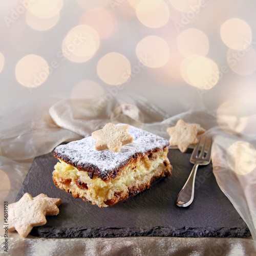 Photo: winterapfelkuchen mit anissternen und bokeh winterapfelkuchen mit anissternen und bokeh