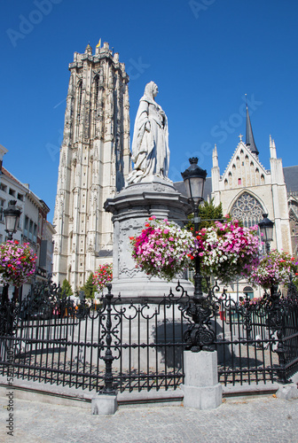 Photo: Mechelen - St. Rumbold's cathedral and statue of Margaret Mechelen - St. Rumbold's cathedral and statue of Margaret