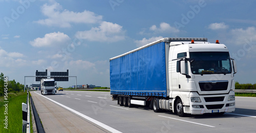 Photo: LKW auf Autobahn LKW auf Autobahn