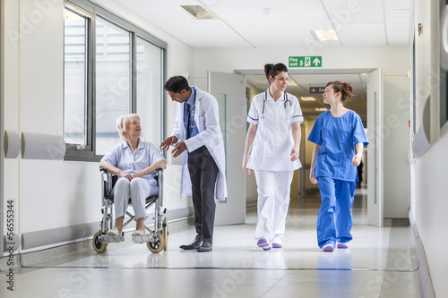 Photo: Doctors Nurse senior Female Patient in Hospital Corridor Doctors Nurse senior Female Patient in Hospital Corridor